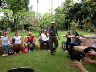 dibia teaching kecak at rangki - 06
